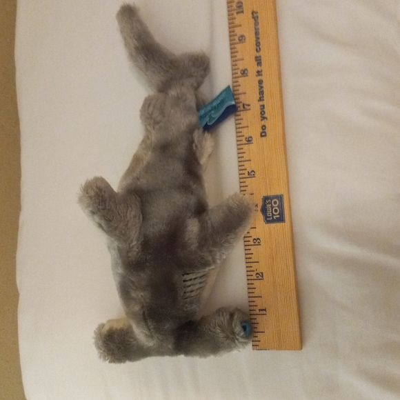 Newport Aquarium Hammerhead Shark Plush Stuffed Animal 9" - Picture 5 of 5